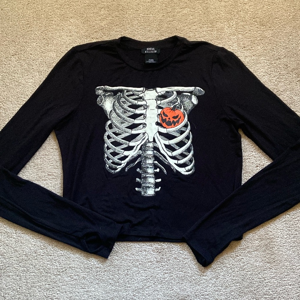 Hot Topic Black Long Sleeve Skeleton Ribcage Tee with Orange Jack-O'-Lantern